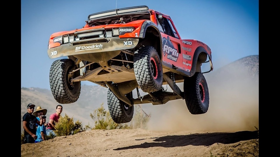 Xe Đua Địa Hình: An Toàn Hay Nguy Hiểm?